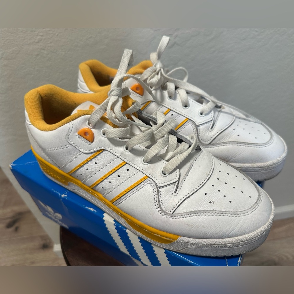 Adidas EE4656 Men’s Rivalry low “White active gold”